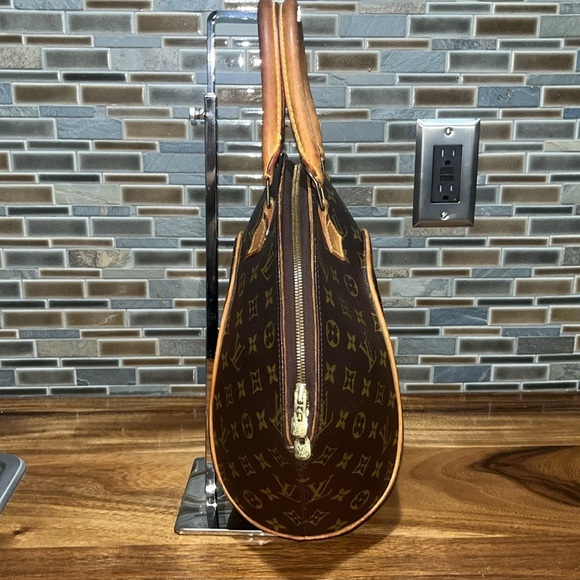 Authentic LOUIS VUITTON monogrammed Ellipse MM Handbag - Picture 3 of 9